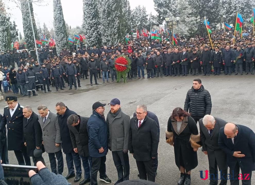 Ərdoğanın oğlu Gəncədə Şəhidlər xiyabanını ziyarət etdi - FOTOLAR (VİDEO)
